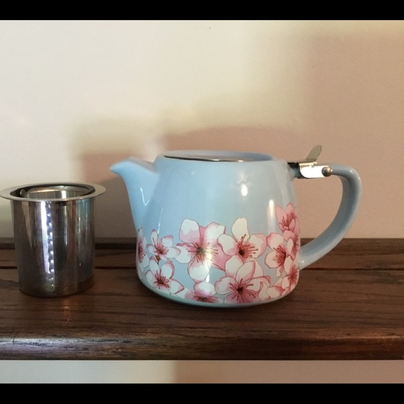 Fab Fit Fun ceramic flowered teapot - Picture 3 of 8